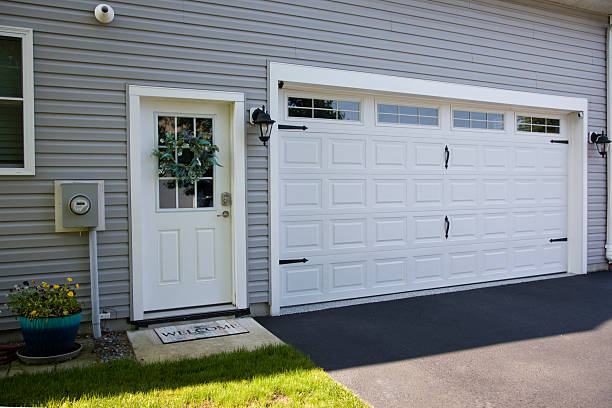 24/7 Emergency Garage Door Panel Replacement experts in Grandview, IL